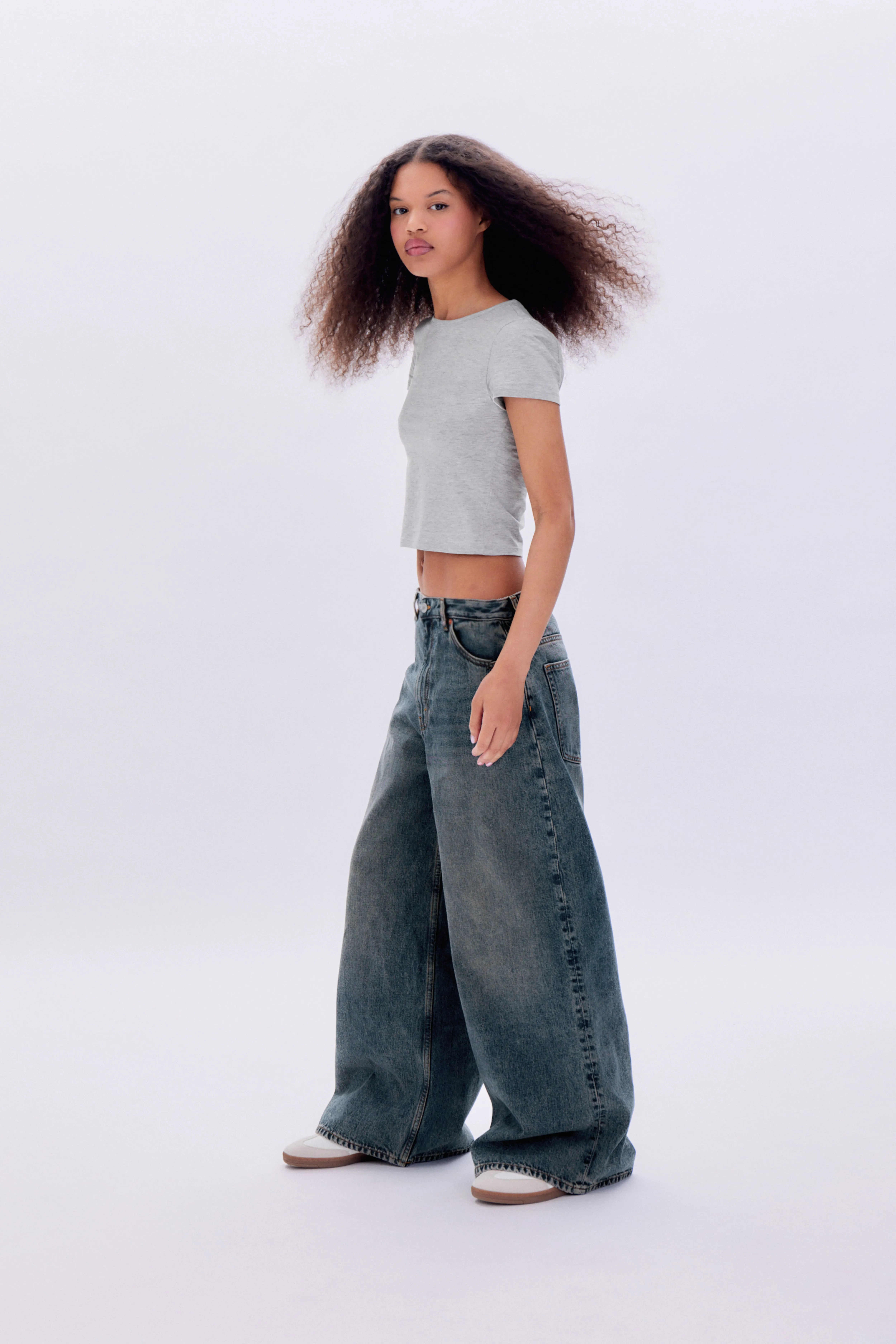 Giga Low Loose Jeans - Low waist - Long - Canyon Blue - Ladies | H&M GB