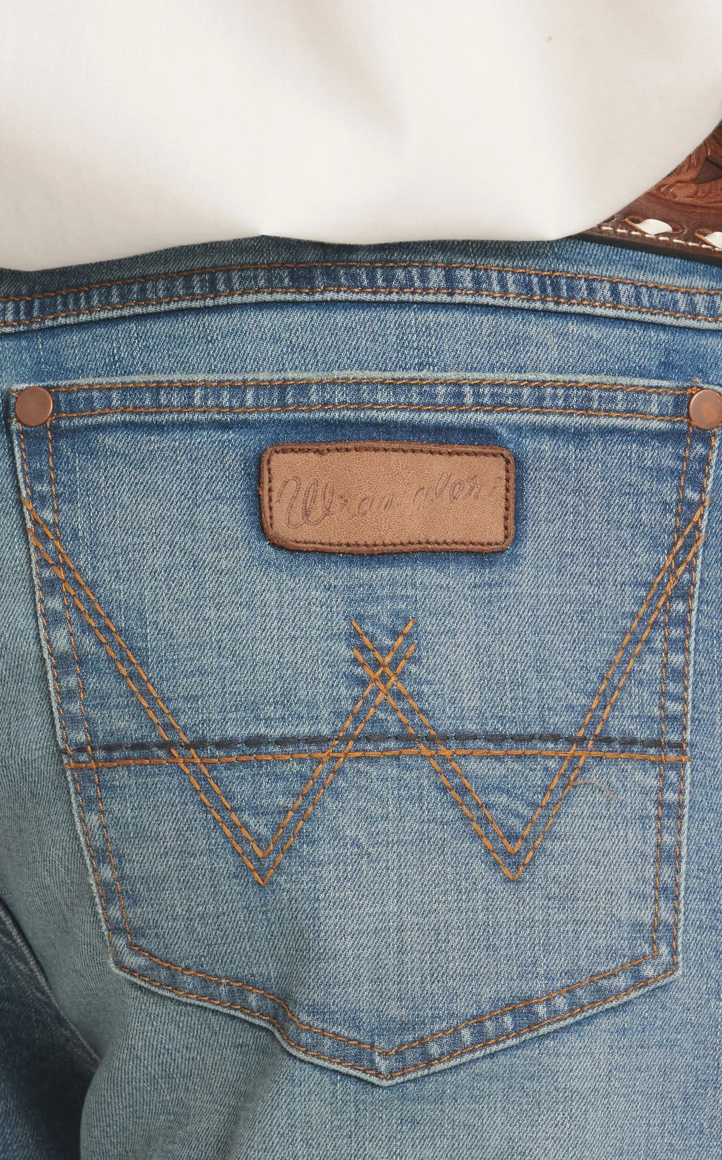 Wrangler Retro Men's Fergus 88 Light-Medium Wash Slim Straight Leg Jeans